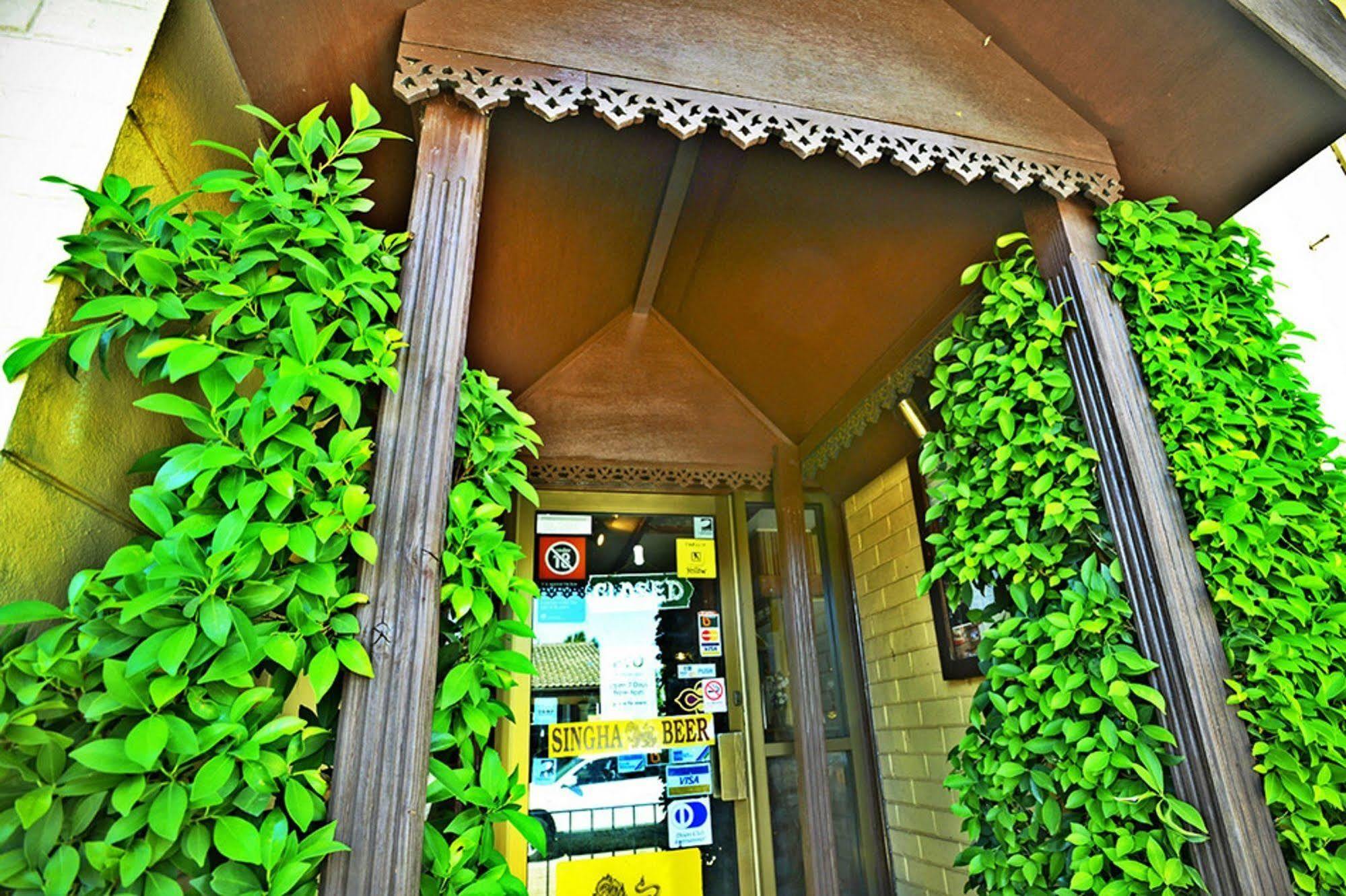 The Club Motel And Apartments Уогга-Уогга Экстерьер фото